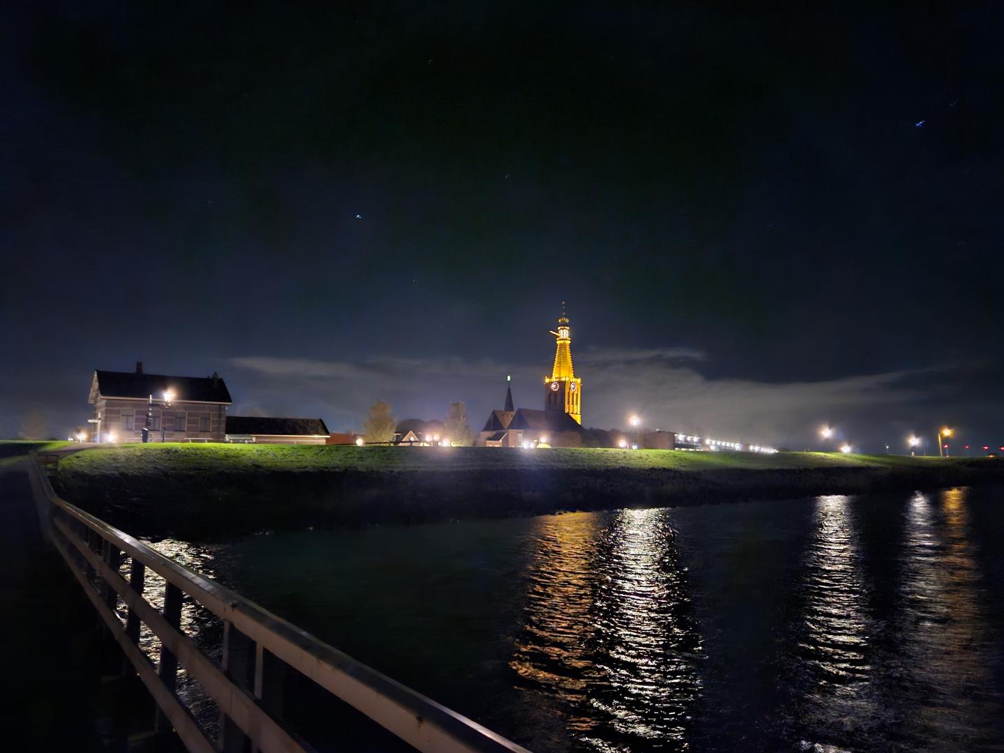 Noorderlicht boven het Ijsselmeer