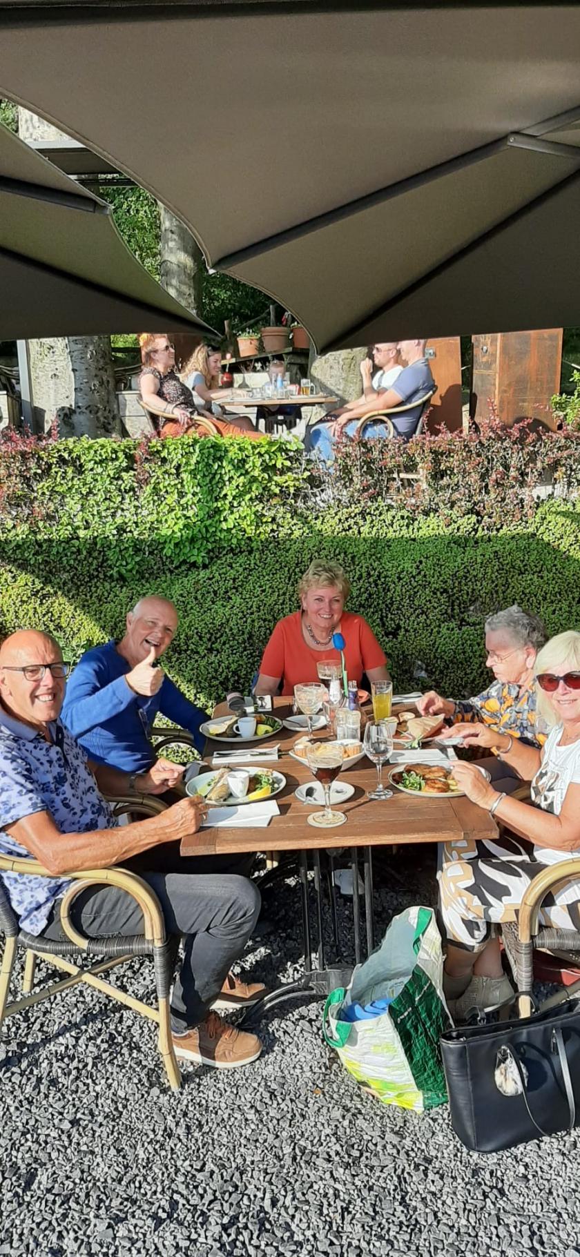 Etentje met familie waaronder zwager, eega zwager en schoonmoeder