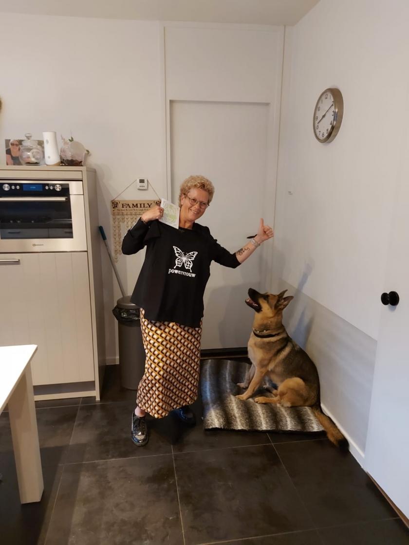 Powervrouw word ik genoemd. De hond begrijpt er niks van zo te zien.